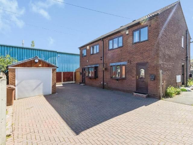 House for sale in Knottingley, West Yorkshire