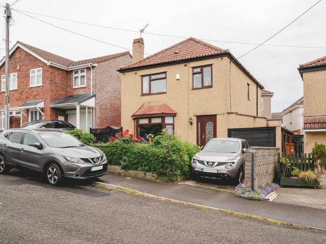 House for sale in Kingswood