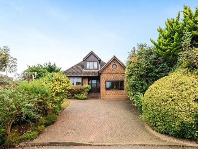 House for sale in Bushey Heath, Hertsmere