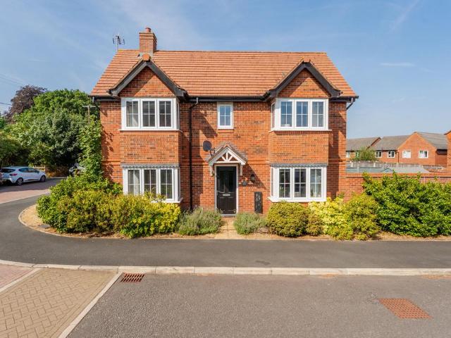 House for sale in Cuddington, Cheshire