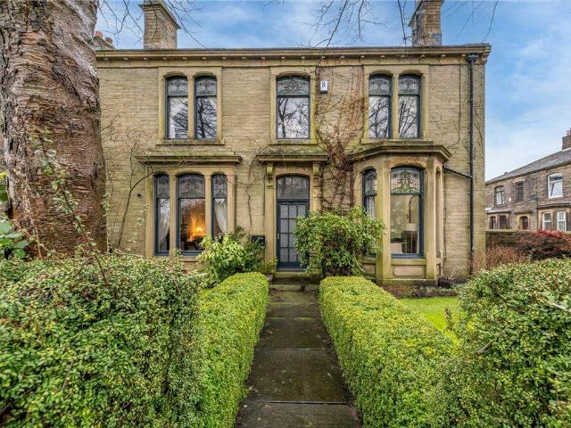 House for sale in Queensbury, West Yorkshire