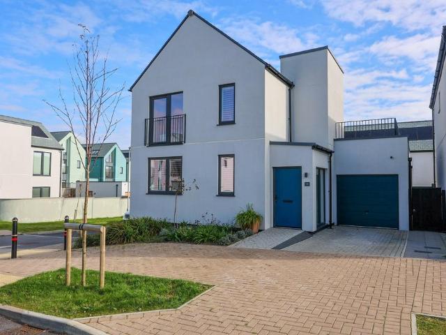 House for sale in Hallaze, Scredda