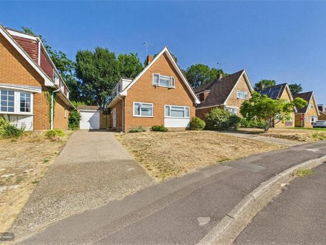 House for sale in Heol-las, Surrey