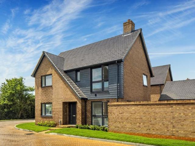 House for sale in Littlecote, West Sussex