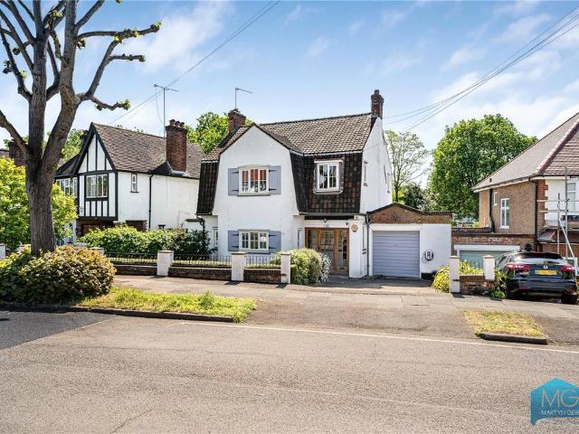 House for sale in North Finchley, Greater London