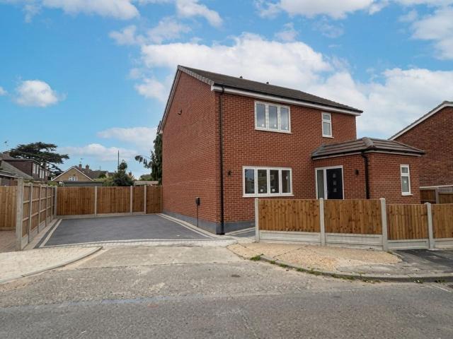House for sale in Stanford-le-hope, Essex