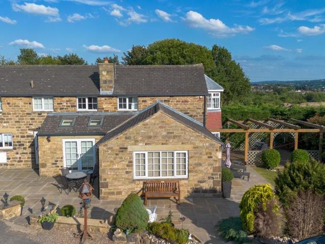 House for sale in Mapplewell, South Yorkshire