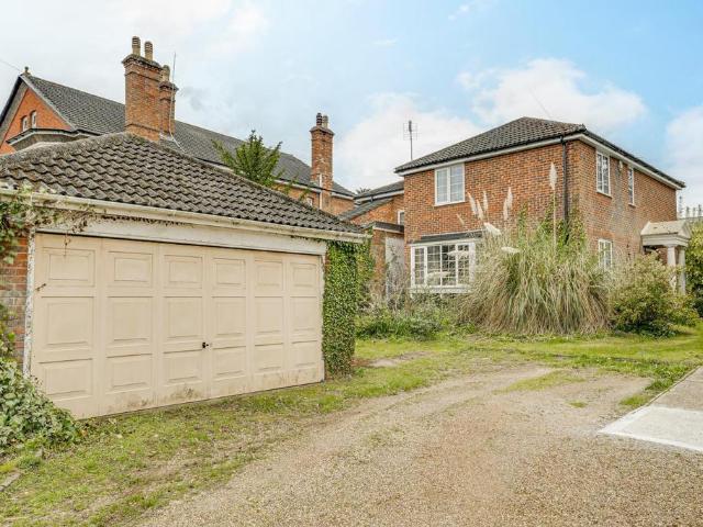 House for sale in Leighton-Linslade, Linslade