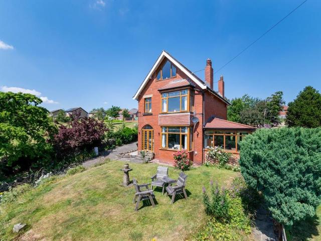 House for sale in Highburton, West Yorkshire