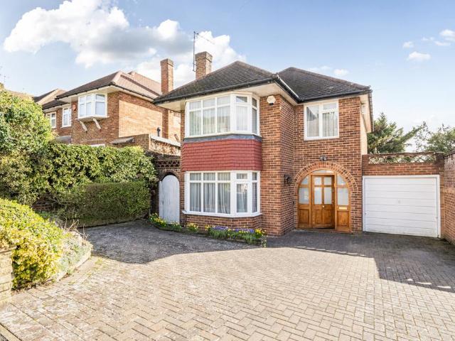 House for sale in Little Stanmore, Greater London