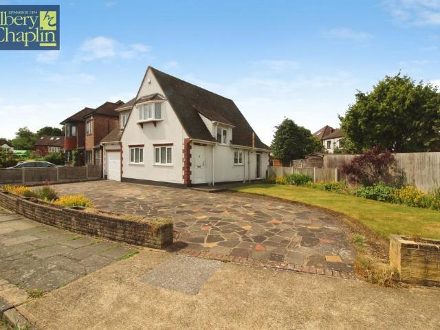 House for sale in Gidea Park, Greater London