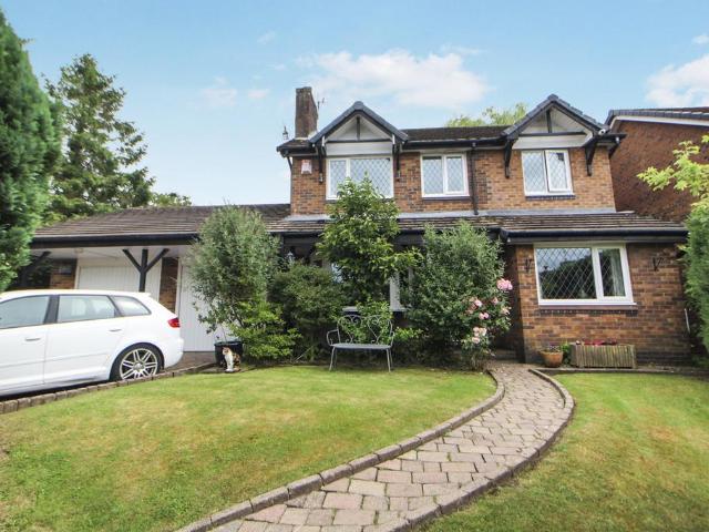 House for sale in Shirebrook Park, Charlesworth