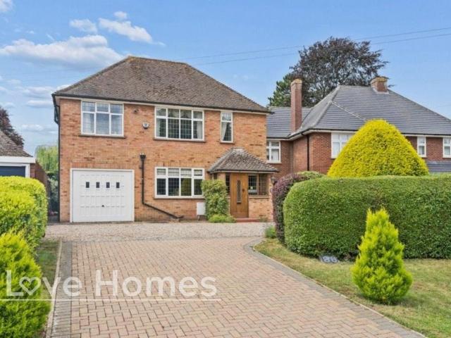 House for sale in Barton-le-clay, Bedfordshire