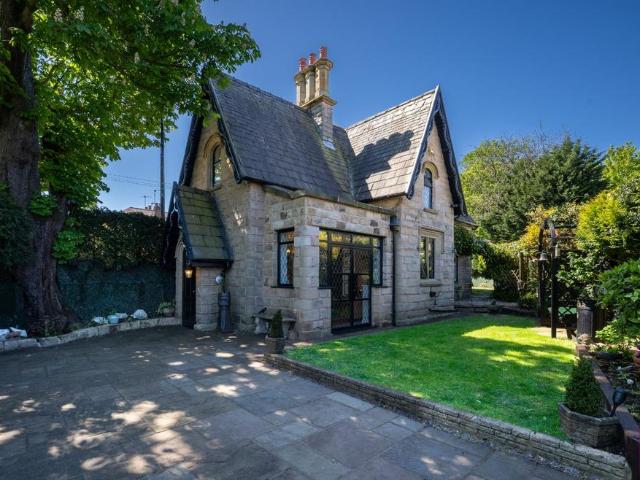 House for sale in Ashton upon Mersey, Trafford Park