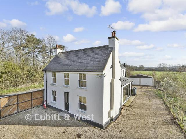 House for sale in Nutfield, Hillview