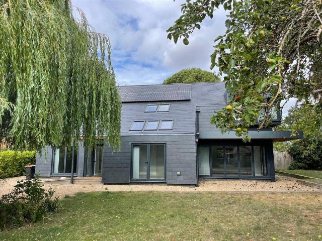 House for sale in Sherington