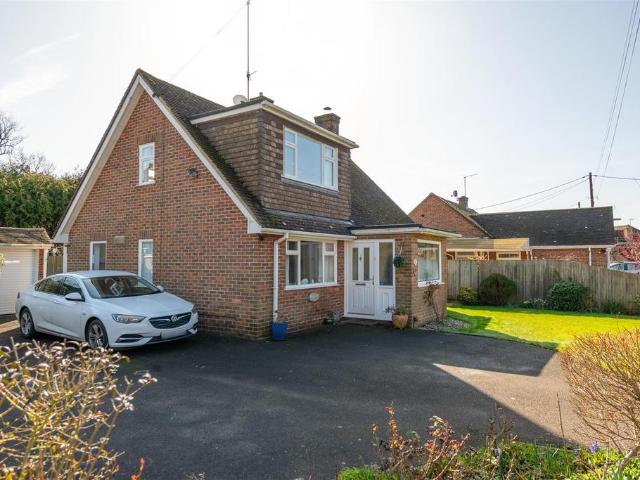 House for sale in Burstow, Hillview