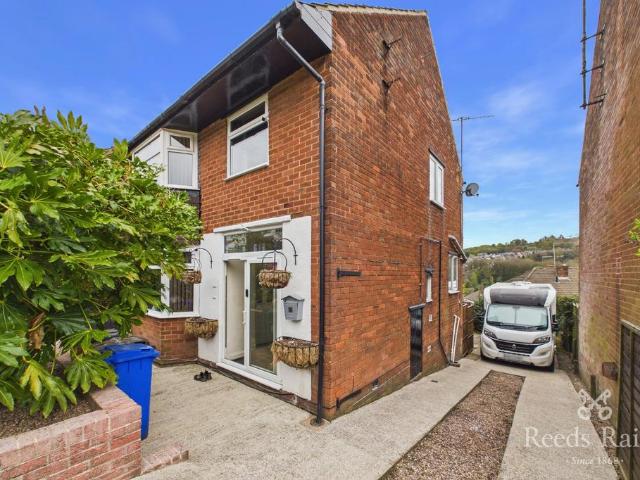 House for sale in Crosspool, South Yorkshire
