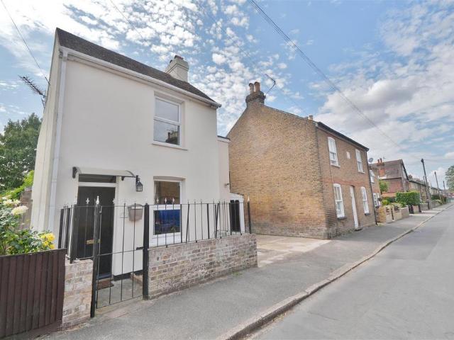 House for sale in New Town, Eton