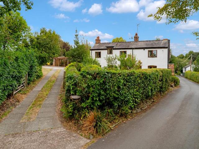 House for sale in Kingsley, Cheshire