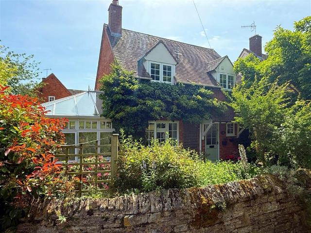 House for sale in Alderminster, Warwickshire