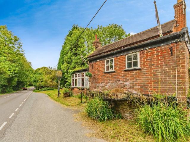 House for sale in Kingsfold, Horsham