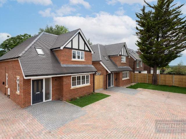 House for sale in London Borough of Croydon, Sanderstead