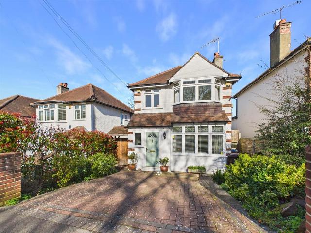 House for sale in London Borough of Croydon, Kenley