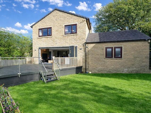 House for sale in Cottingley, West Yorkshire