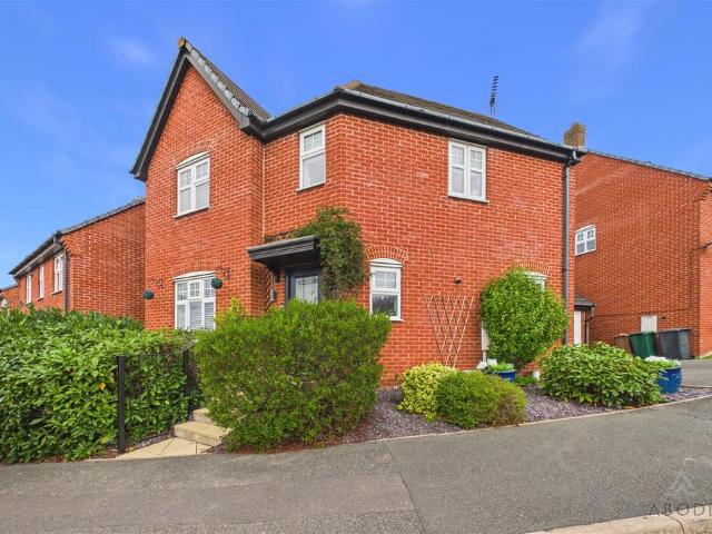 House for sale in Swadlincote, South Derbyshire