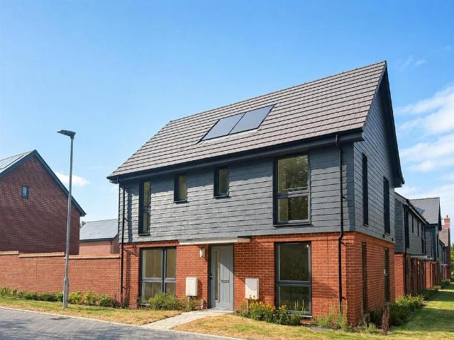 House for sale in Perryfields, West Sussex