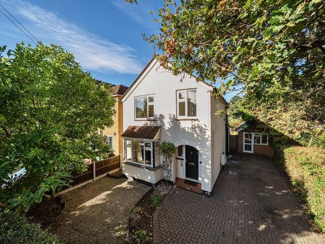 House for sale in Byfleet, Woking