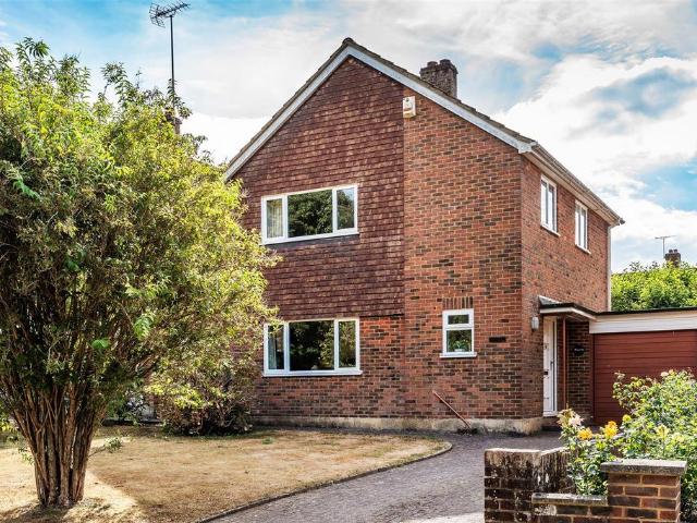 House for sale in Hillview, Surrey