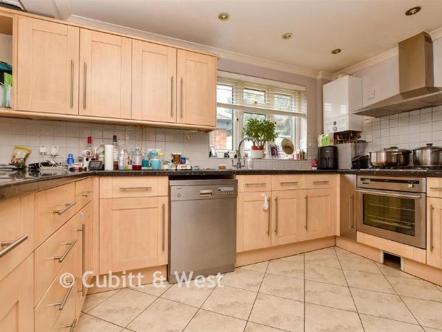 House for sale in London Borough of Croydon, Shirley