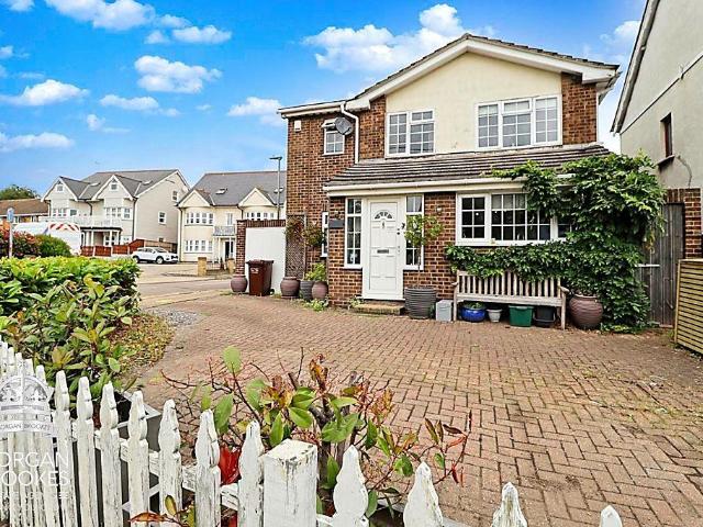 House for sale in Thundersley, Essex