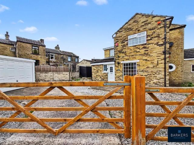 House for sale in Lower Wyke, West Yorkshire