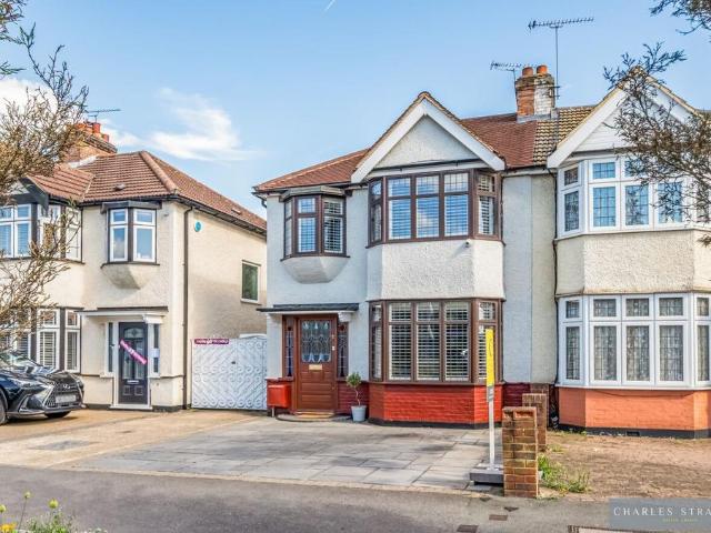 House for sale in Gidea Park, Greater London