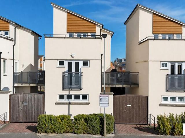 House for sale in Bede Island, Old Wharf