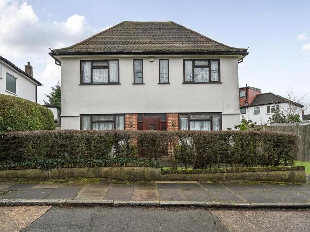 House for sale in Harrow Weald, Greater London