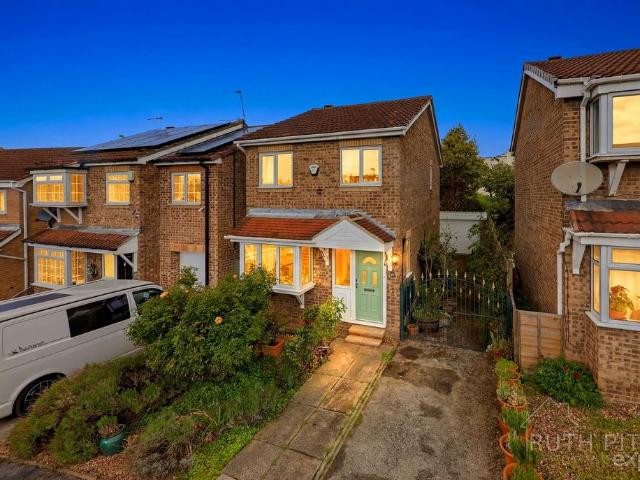 House for sale in Featherstone, North Featherstone