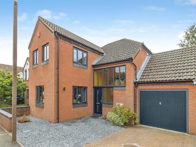 House for sale in Fenny Stratford, Milton Keynes