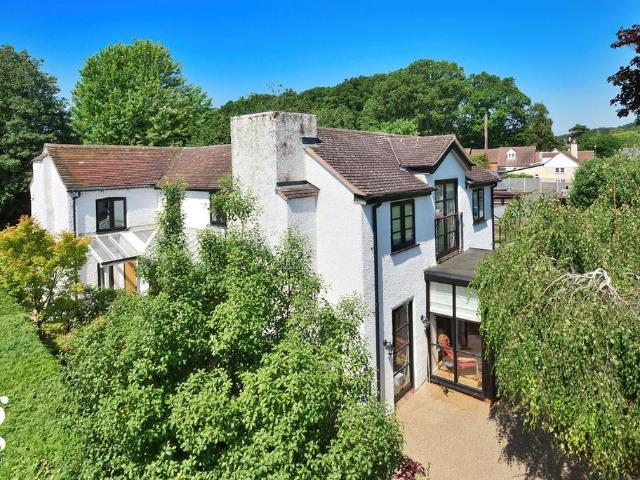 House for sale in Bromsberrow Heath, Gloucestershire
