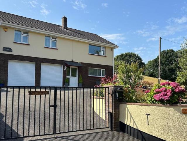House for sale in Weir Quay, Devon