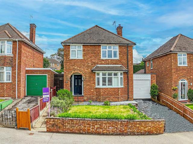 House for sale in Bennetts End, Pouchen End
