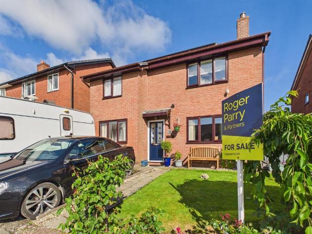 House for sale in Llanfair Caereinion, Wales
