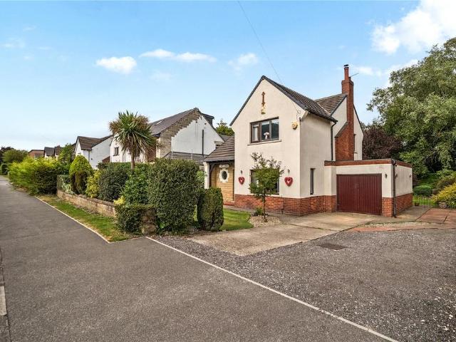House for sale in Farsley, West Yorkshire