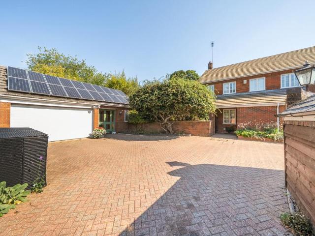 House for sale in Dunstable, Bedfordshire