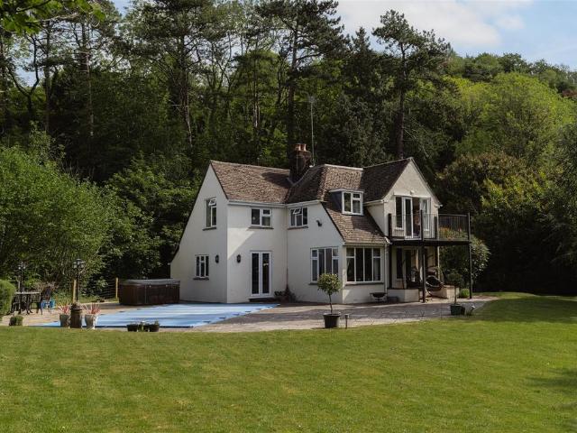 House for sale in Hillview, Surrey