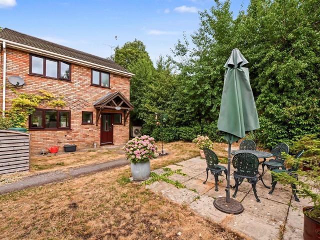 House for sale in Wigginton, Pouchen End