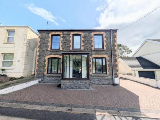 House for sale in Blaenhonddan, Cilfrew